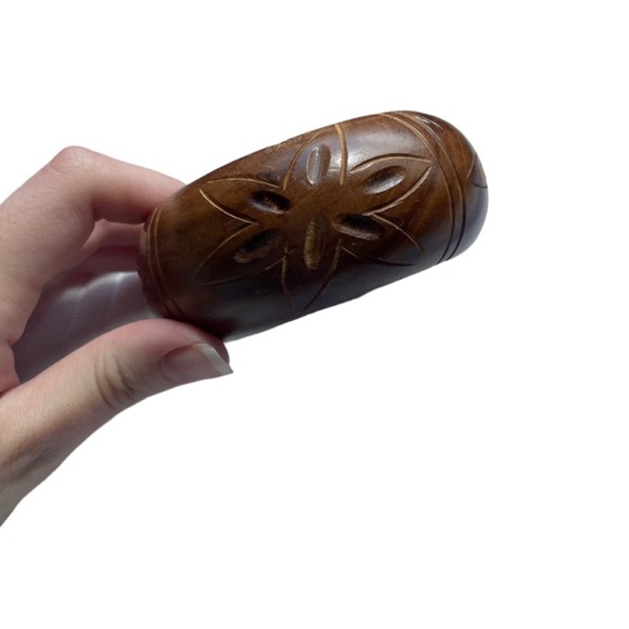 Vintage Brown Wooden Hand Carved Flower Bohemian Casual 70s Style Bracelet - Picture 7 of 9